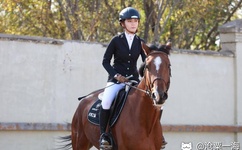 男人边吃奶边挵进去呻吟的说说